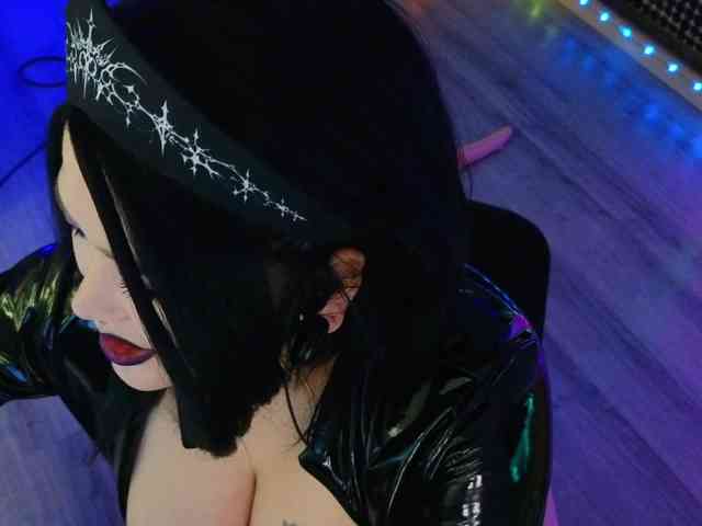 Laura-Wicked webcam