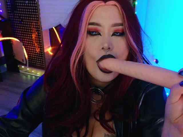 Laura-Wicked webcam