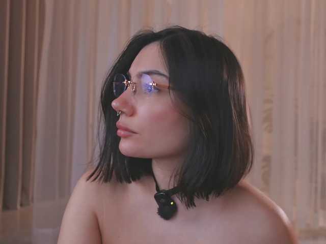 AmyArmstrong, live now on BongaCams