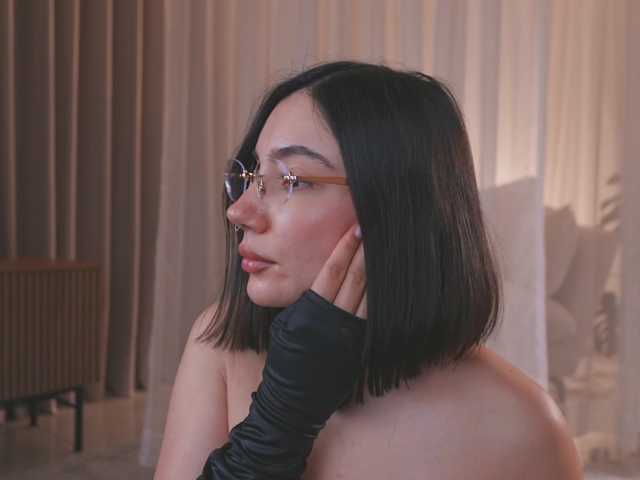 AmyArmstrong, live now on BongaCams
