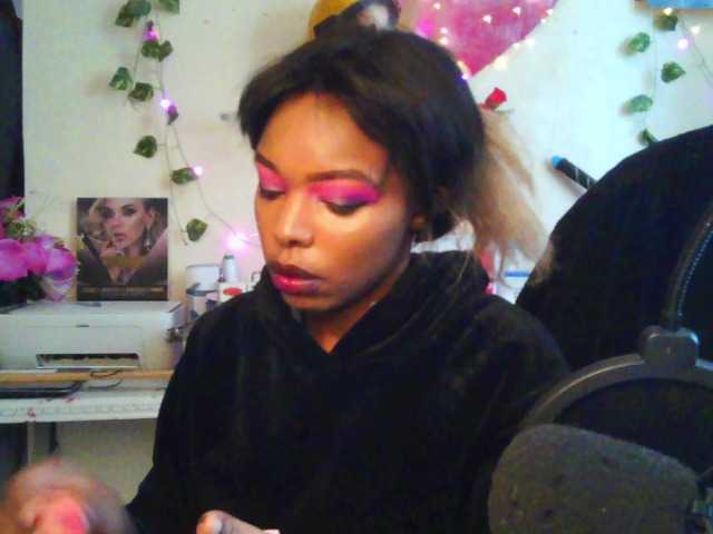 le modèle Lilianjackson est en webcam porno dans un show sur le site bongacams, il possède les tags suivants: Ebony,Brunette,Trimmed
