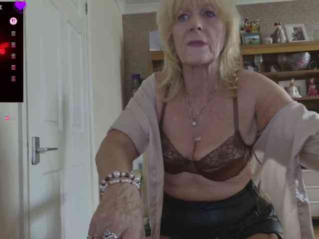 Topaz-XXX live female cam on bongacams