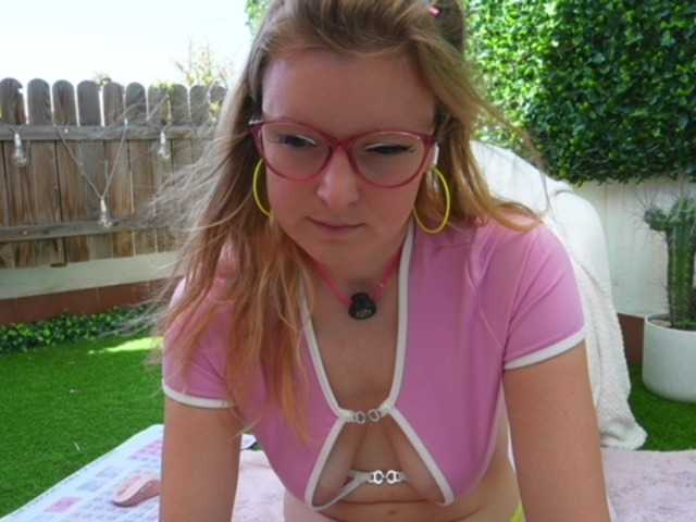 Ameliasweety live cam on BongaCams