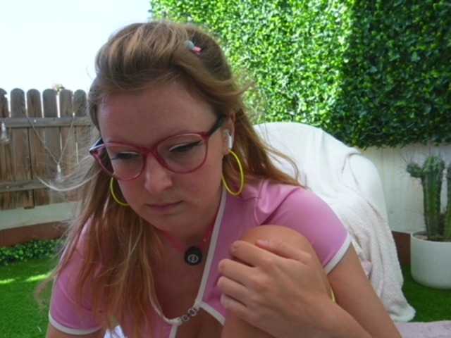 Ameliasweety live cam on BongaCams