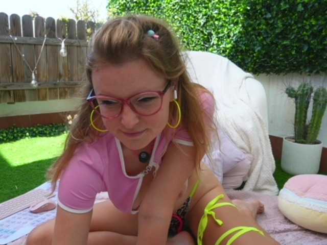 Ameliasweety live cam on BongaCams