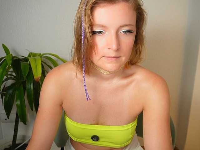 Ameliasweety live cam on BongaCams