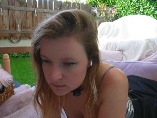 Ameliasweety live cam on BongaCams
