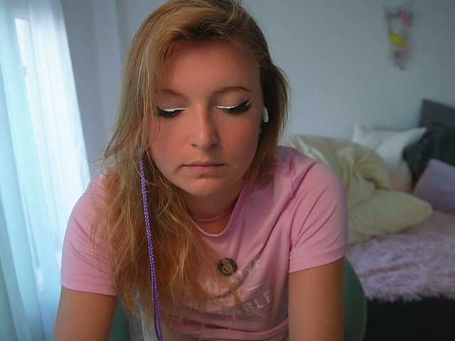 Ameliasweety live cam on BongaCams