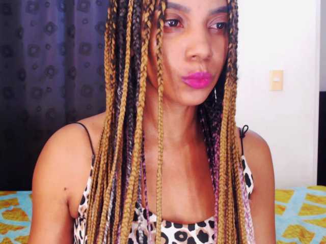 Cata-Santana live webcam show