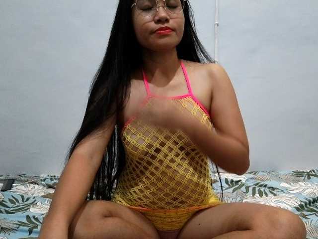 Hott-cherry live cam on BongaCams