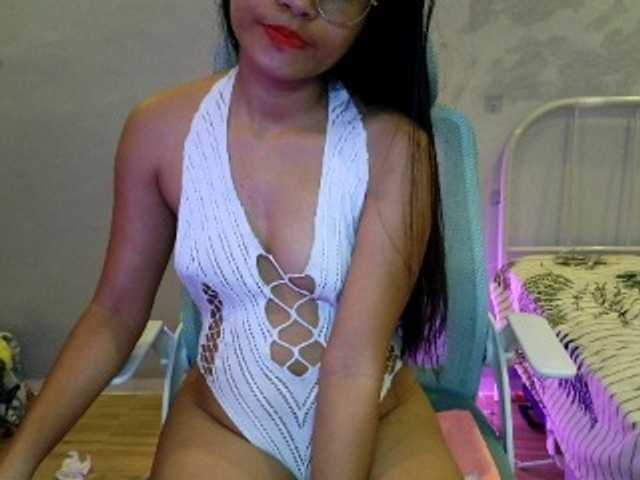 Hott-cherry live cam on BongaCams