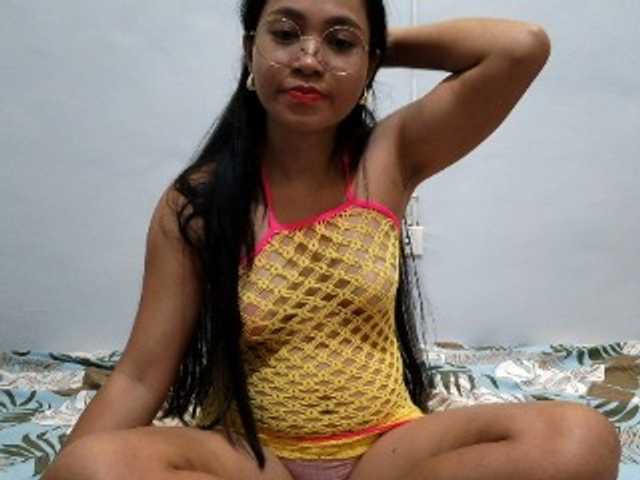 Hott-cherry live cam on BongaCams