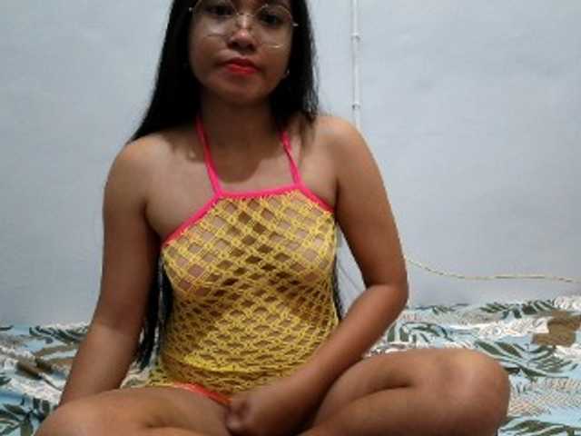 Hott-cherry live cam on BongaCams