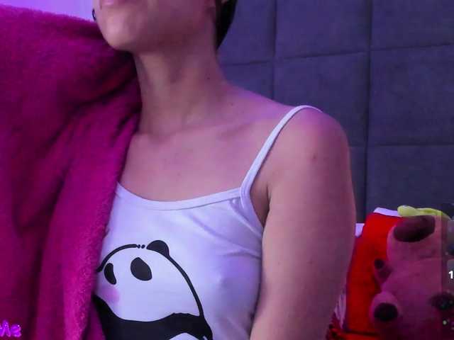 le modèle ChloeMontes est en webcam porno dans un show sur le site bongacams, il possède les tags suivants: Latino/Hispanic,Brunette,Shaved