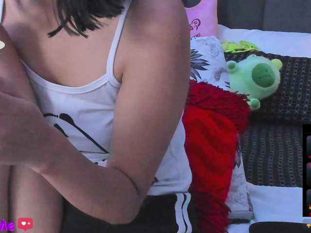 le modèle ChloeMontes est en webcam porno dans un show sur le site bongacams, il possède les tags suivants: Latino/Hispanic,Brunette,Shaved