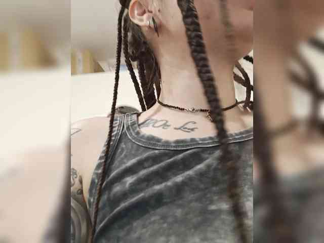 Model: l0ve-l0ver