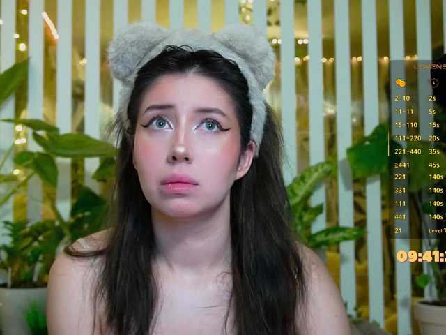 MiaLiaHot's BongaCams show and profile