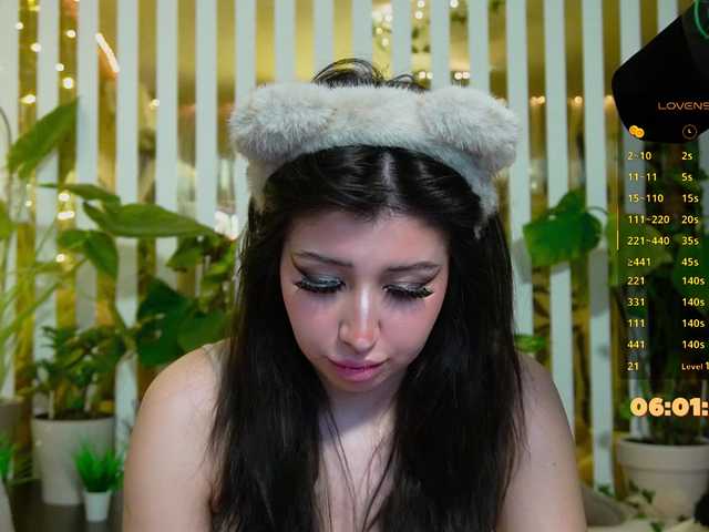 MiaLiaHot's BongaCams show and profile