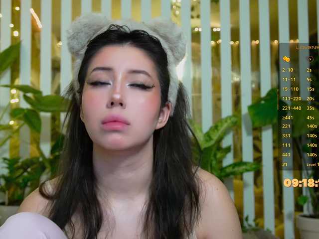 MiaLiaHot's BongaCams show and profile