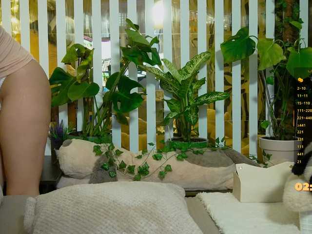 MiaLiaHot's BongaCams show and profile