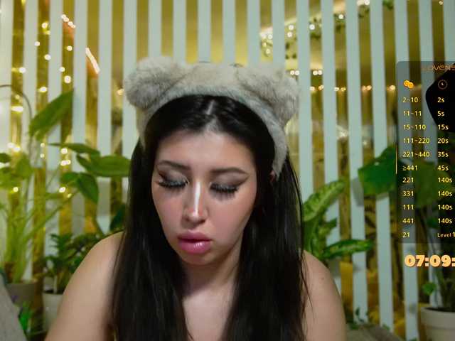 MiaLiaHot's BongaCams show and profile