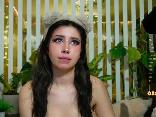 MiaLiaHot's BongaCams show and profile