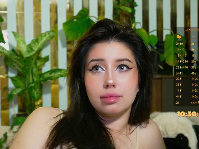 MiaLiaHot's BongaCams show and profile