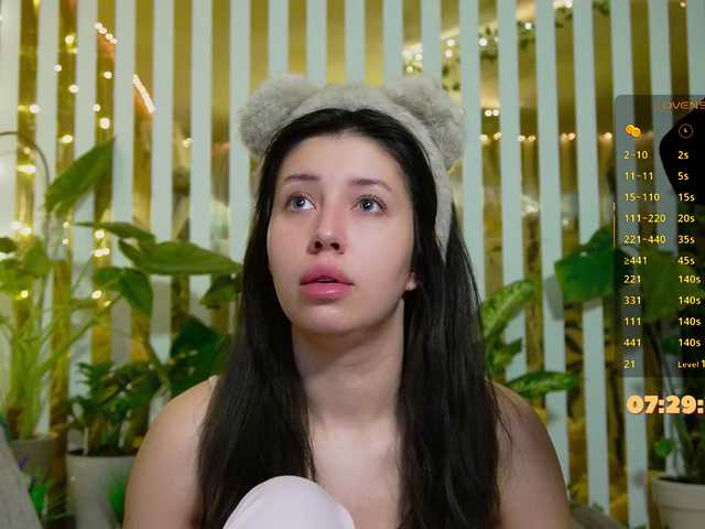 MiaLiaHot's BongaCams show and profile