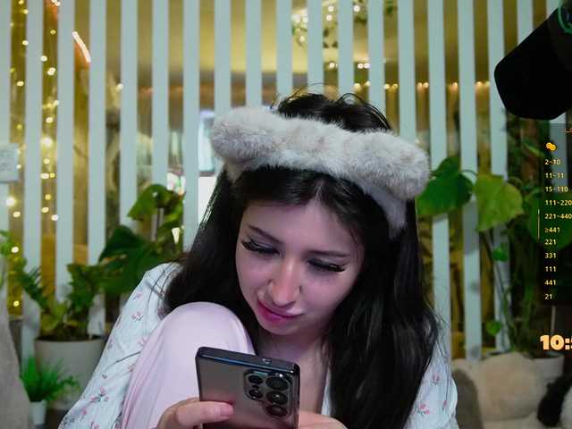 MiaLiaHot's BongaCams show and profile