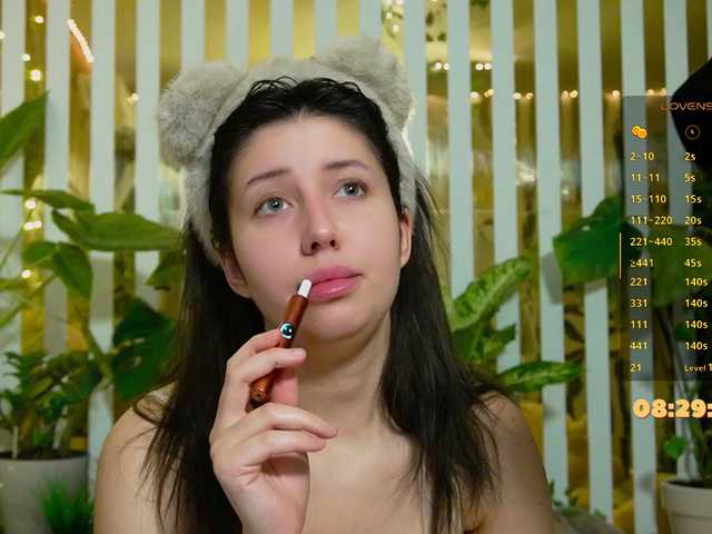 MiaLiaHot's BongaCams show and profile