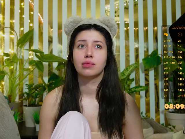 MiaLiaHot's BongaCams show and profile