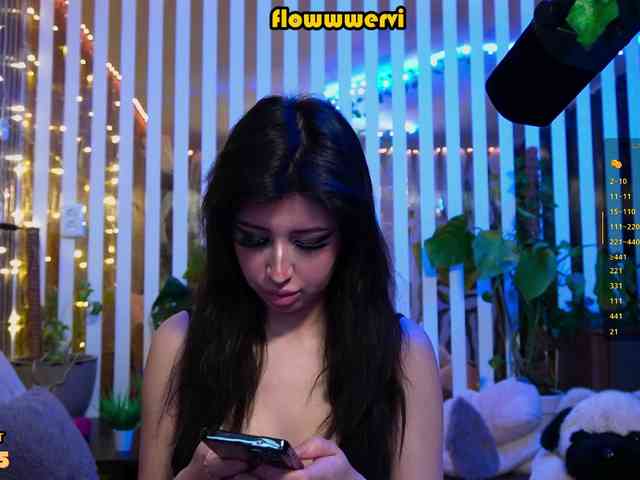 FlowwwerGirl webcam