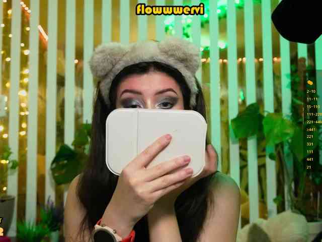 FlowwwerGirl webcam
