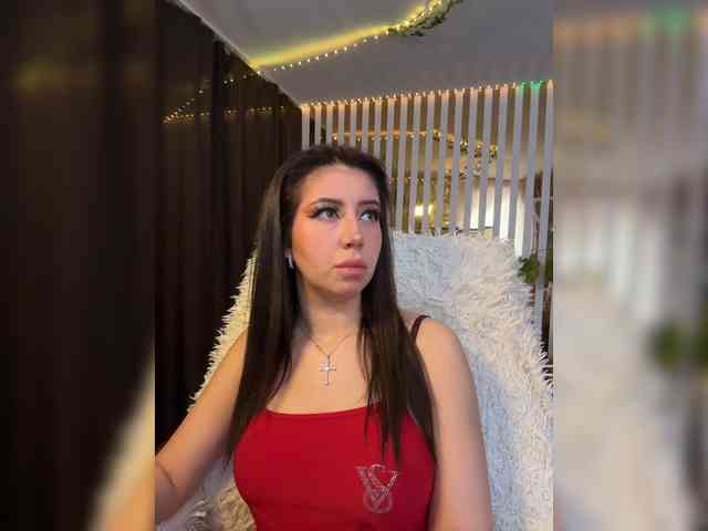 Este modelo está ao vivo agora. MiaLiaHot