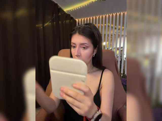 โมเดลนี้กำลังถ่ายทอดสดอยู่. MiaLiaHot
