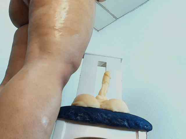curvymilff webcam