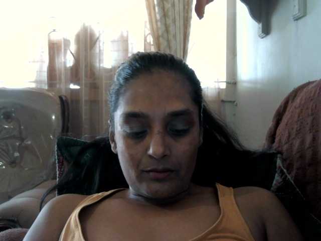 le modèle IndianSutraX est en webcam porno dans un show sur le site bongacams, il possède les tags suivants: Indian,Brunette,Hairy