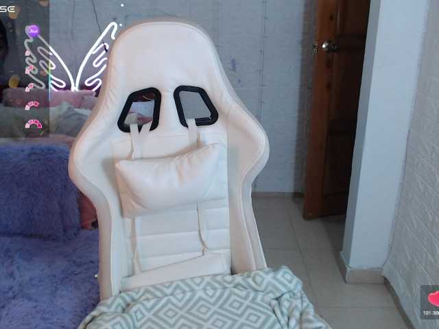 Natysweet22 live cam on BongaCams
