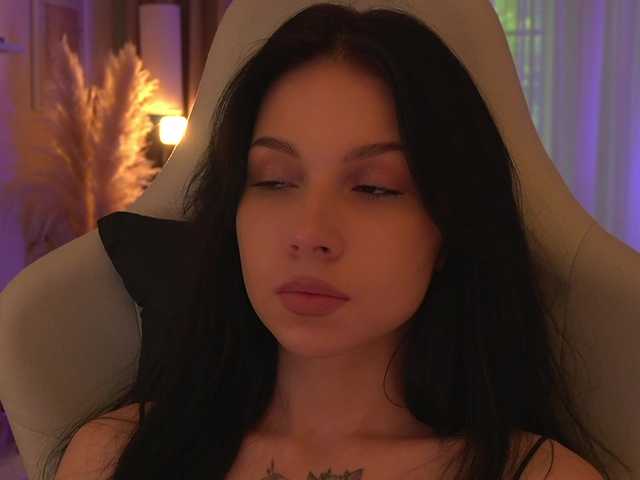 DrammaQueennnn live cam on BongaCams