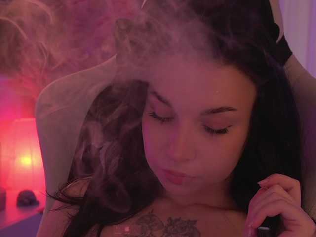 DrammaQueennnn live cam on BongaCams