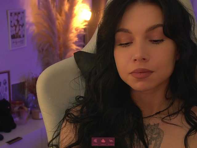 DrammaQueennnn live cam on BongaCams