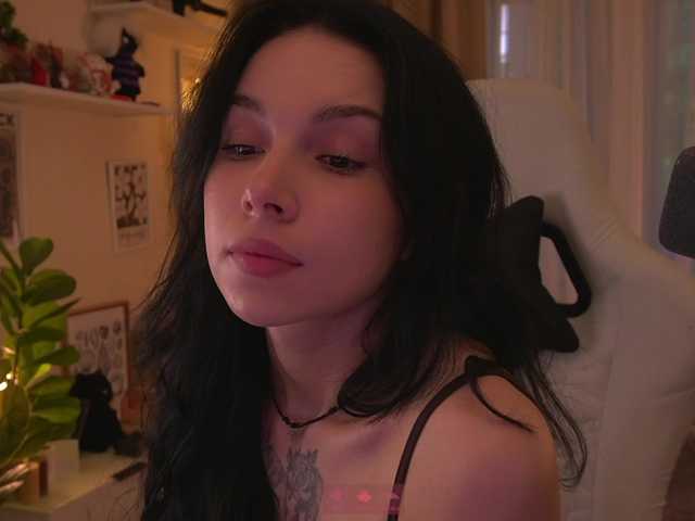DrammaQueennnn live cam on BongaCams