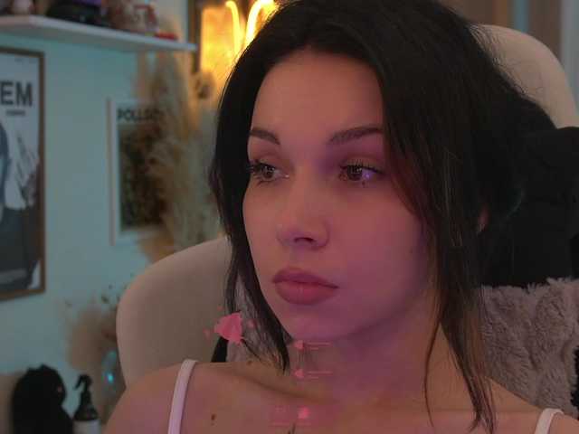 DrammaQueennnn live webcam show