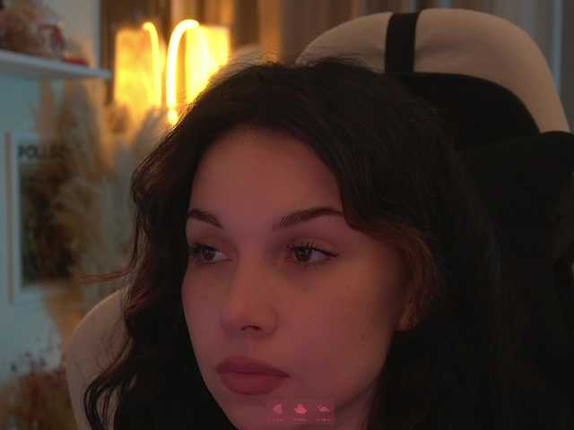 DrammaQueennnn live webcam show