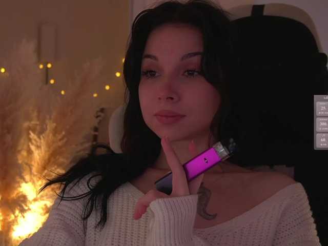DrammaQueennnn, live now on BongaCams