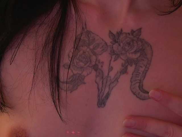 DrammaQueennnn live cam on BongaCams