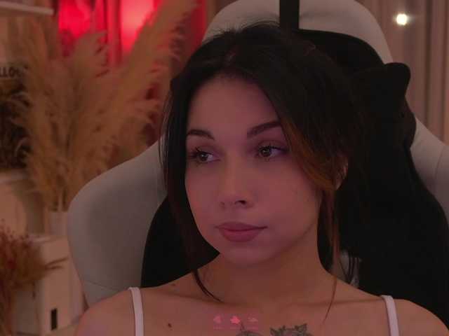DrammaQueennnn live cam on BongaCams