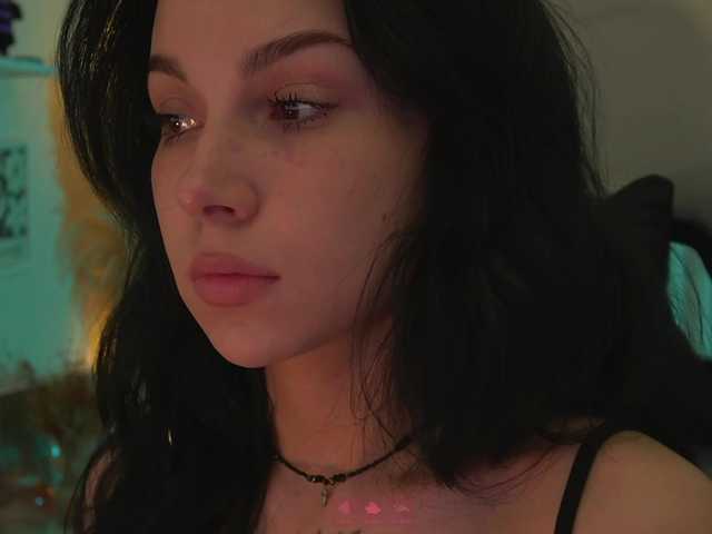 модель DrammaQueennnn