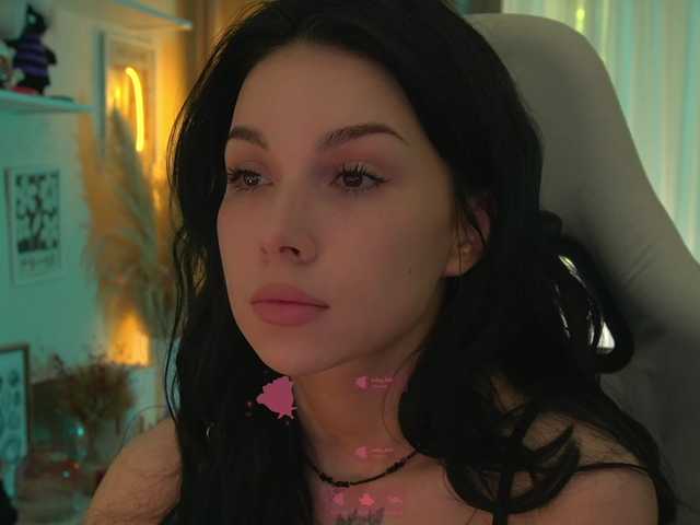 DrammaQueennnn live cam on BongaCams