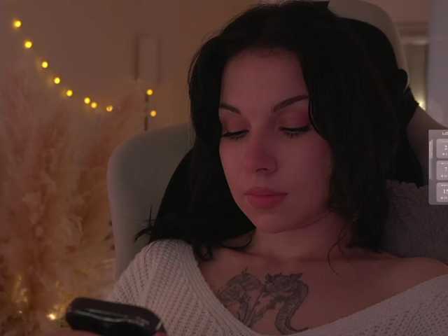 DrammaQueennnn live cam